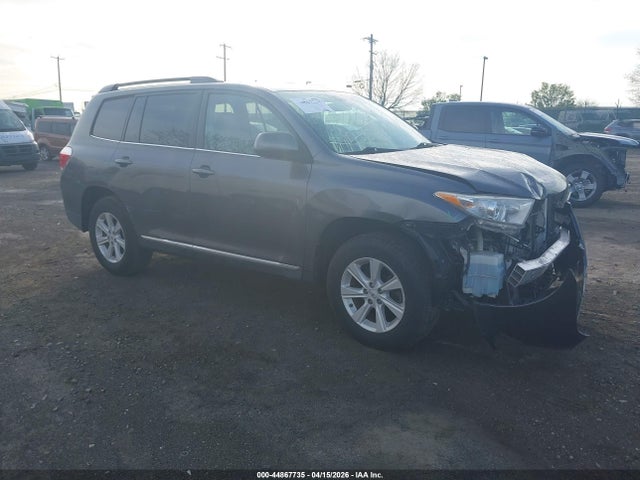 Salvage Toyota Highlander Image