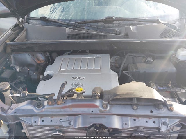 Toyota Highlander Base V6