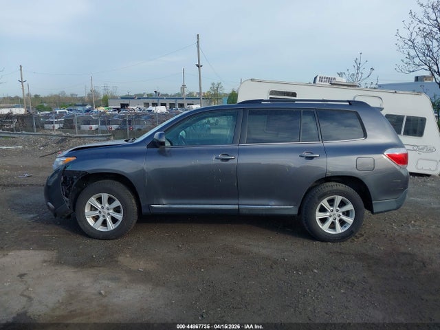 Toyota Highlander Base V6