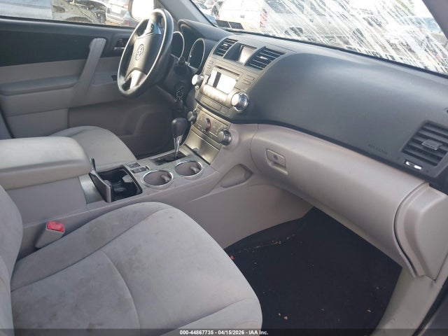 Toyota Highlander Base V6