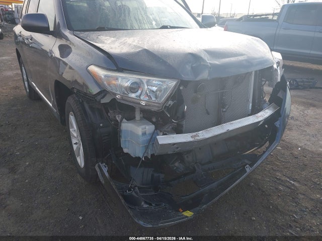 Toyota Highlander Base V6