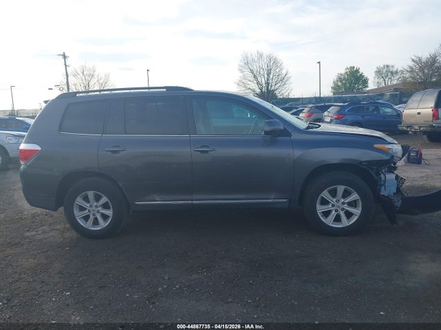Toyota Highlander Base V6
