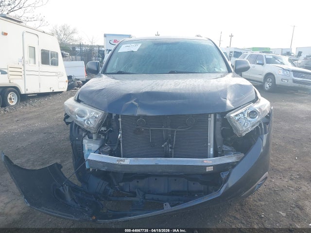 Toyota Highlander Base V6