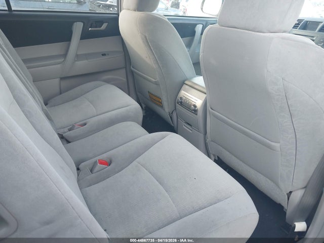 Toyota Highlander Base V6