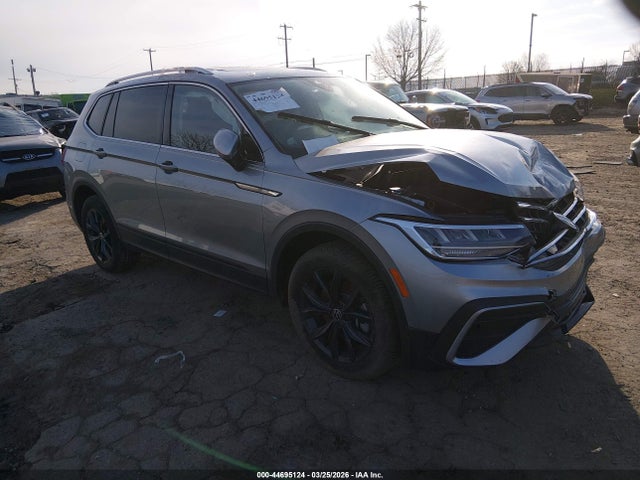 Salvage Volkswagen Tiguan Image
