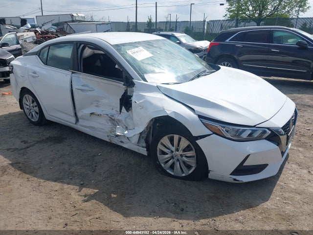 Salvage Nissan Sentra Image
