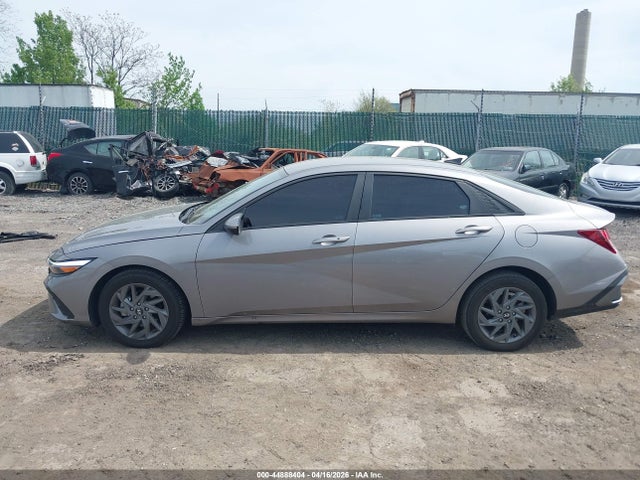 Hyundai ELANTRA Sel