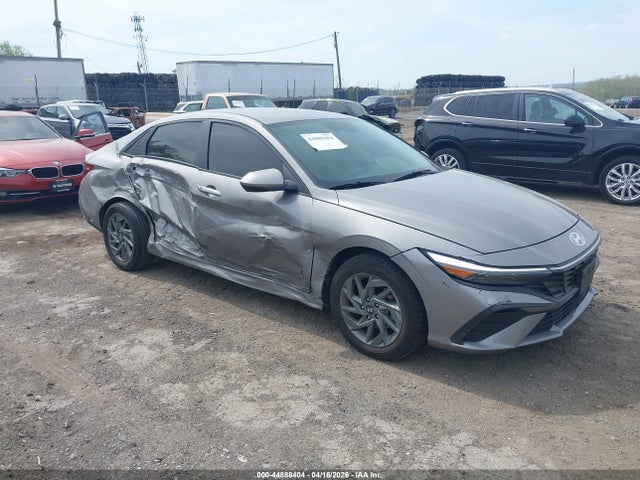Salvage Hyundai ELANTRA Image