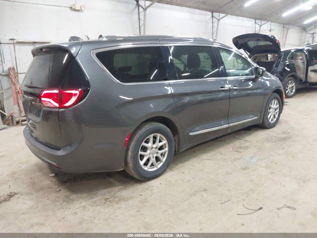 Chrysler Pacifica Touring L