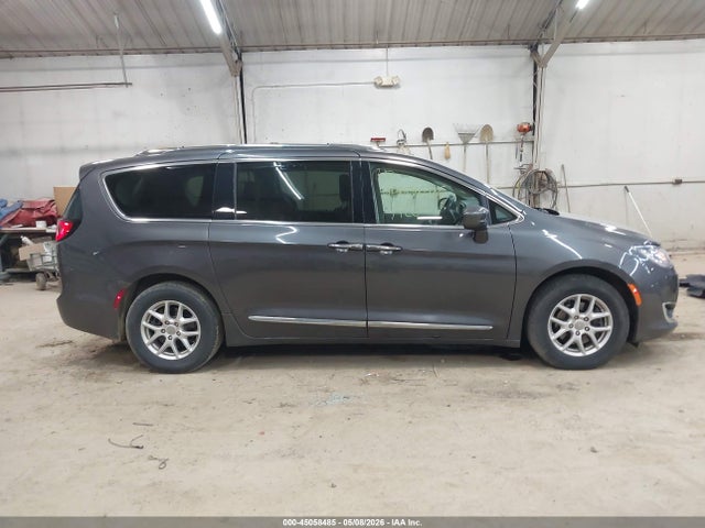 Chrysler Pacifica Touring L