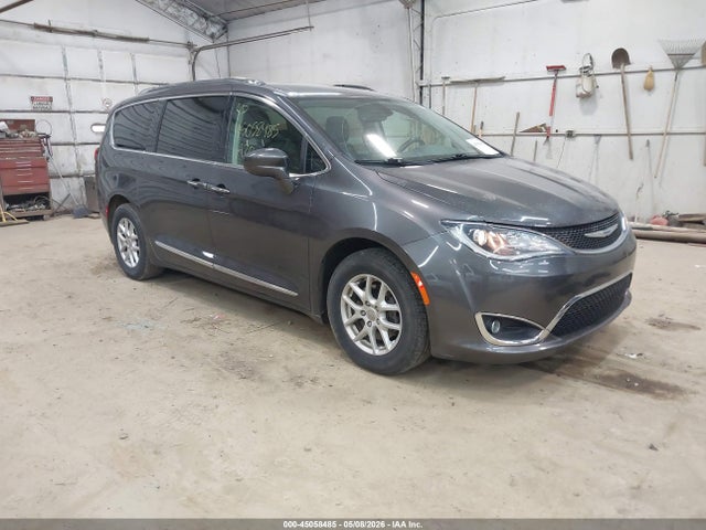 Salvage Chrysler Pacifica Image