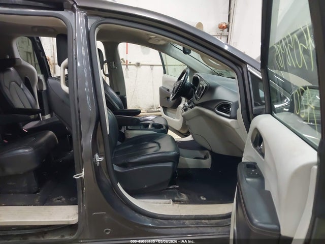 Chrysler Pacifica Touring L