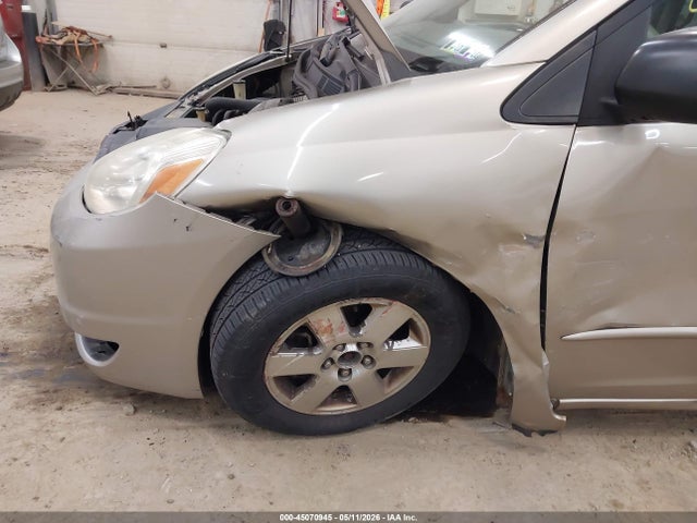Toyota Sienna Le