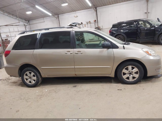 Toyota Sienna Le