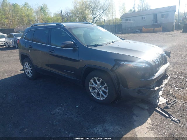 Salvage Jeep Cherokee Image