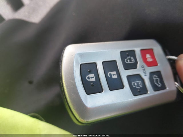 Toyota Sienna Xle 8 Passenger