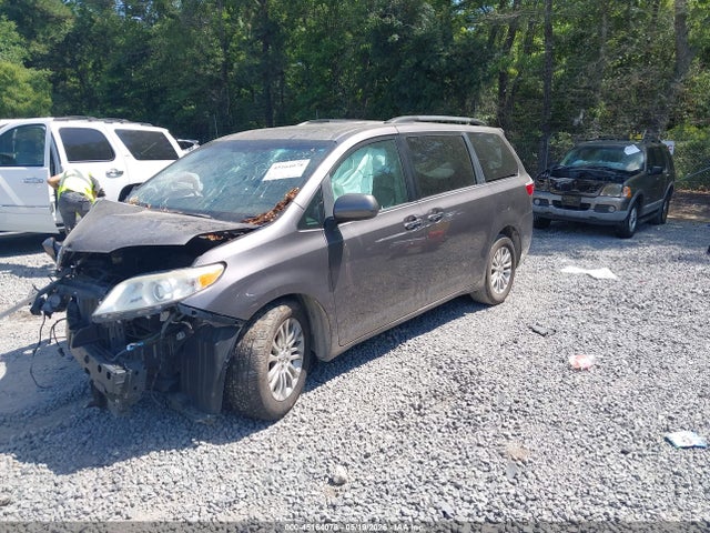 Toyota Sienna Xle 8 Passenger