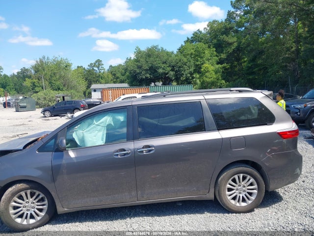 Toyota Sienna Xle 8 Passenger
