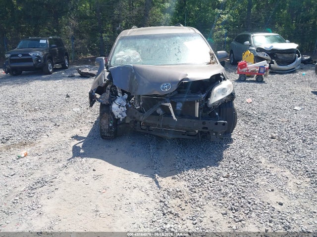 Toyota Sienna Xle 8 Passenger