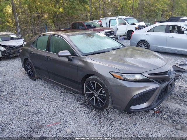 Salvage Toyota Camry Image