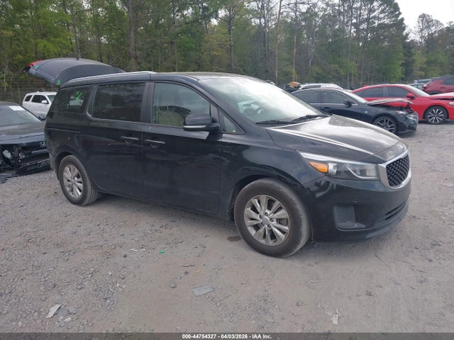Salvage Kia Sedona Image