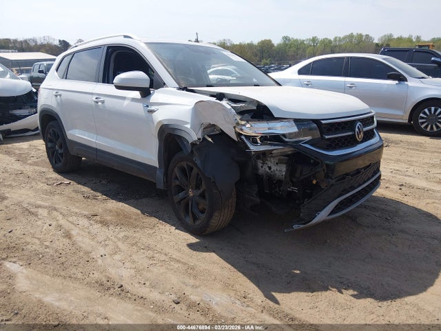 Salvage Volkswagen Taos Image