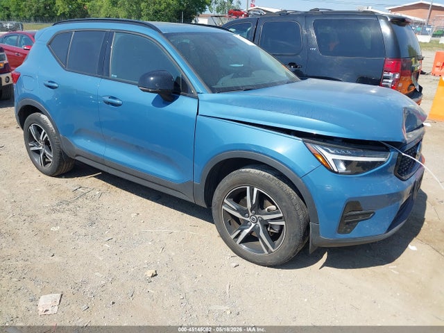 Salvage Volvo XC40 Image