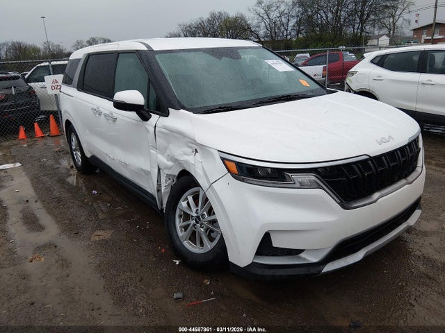 Salvage Kia Carnival Image