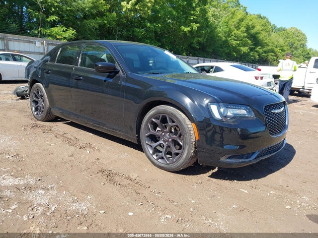 Salvage Chrysler 300 Image