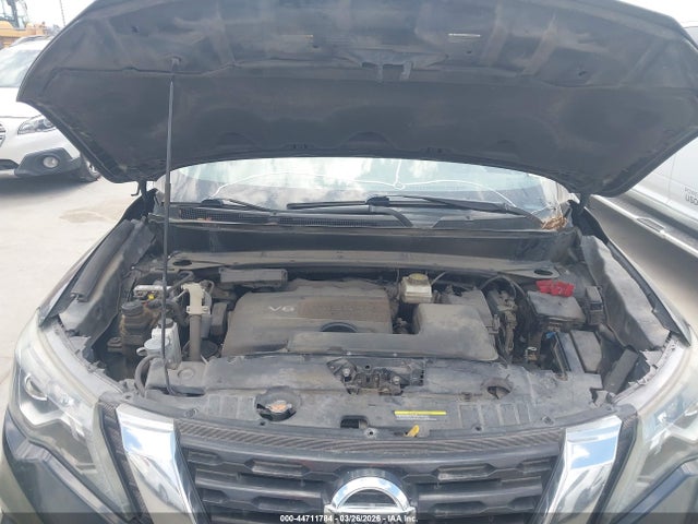 Nissan Pathfinder S