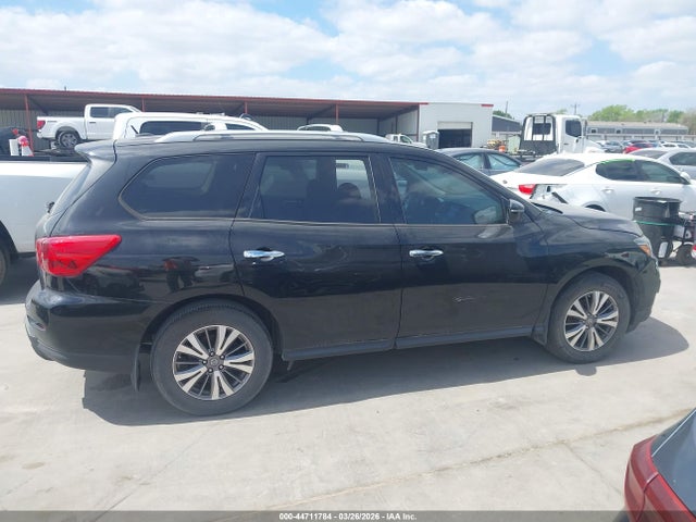 Nissan Pathfinder S