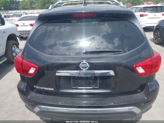 Nissan Pathfinder S