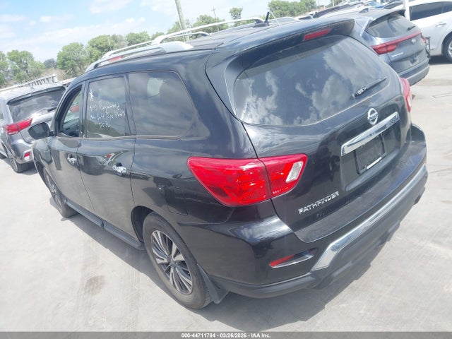 Nissan Pathfinder S