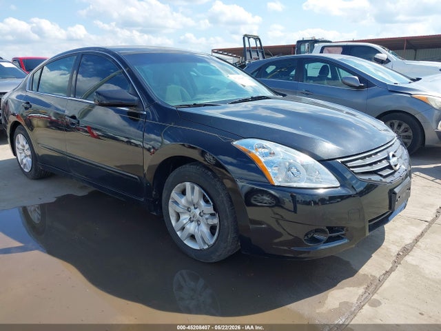Salvage Nissan Altima Image