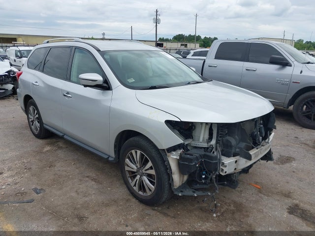 Salvage Nissan Pathfinder Image