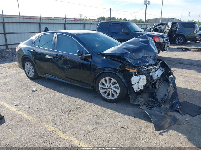 Salvage Toyota Camry Image