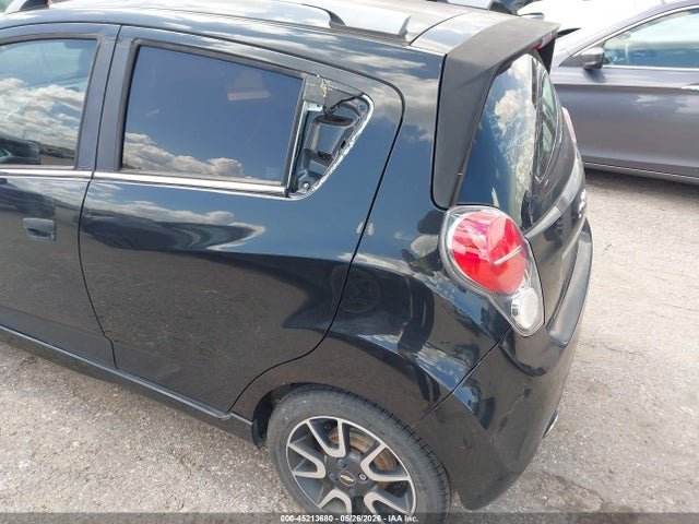 Chevrolet Spark 2lt Auto
