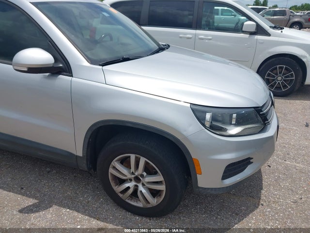 Volkswagen Tiguan S