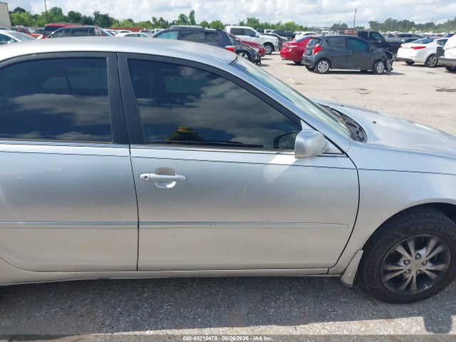 Toyota Camry Le V6
