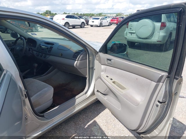 Toyota Camry Le V6