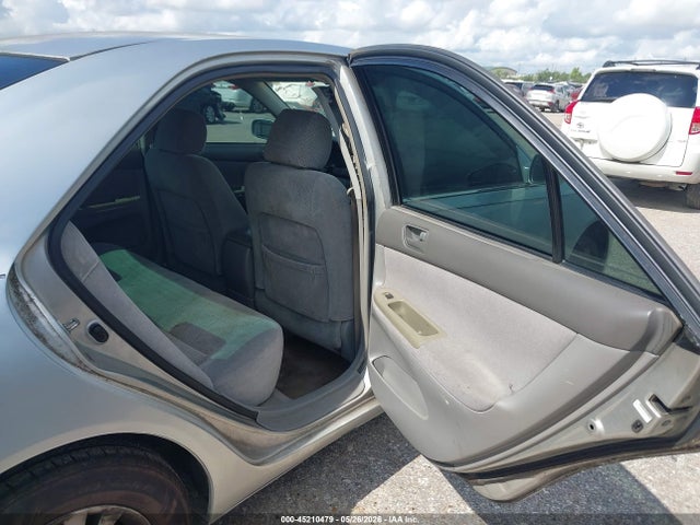 Toyota Camry Le V6