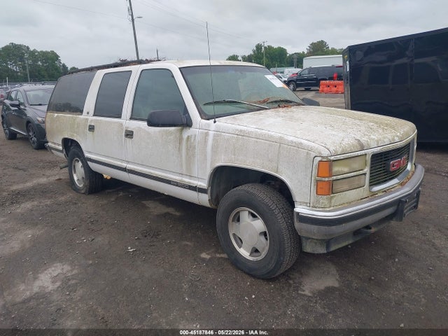 Salvage GMC Suburban 1500 Image