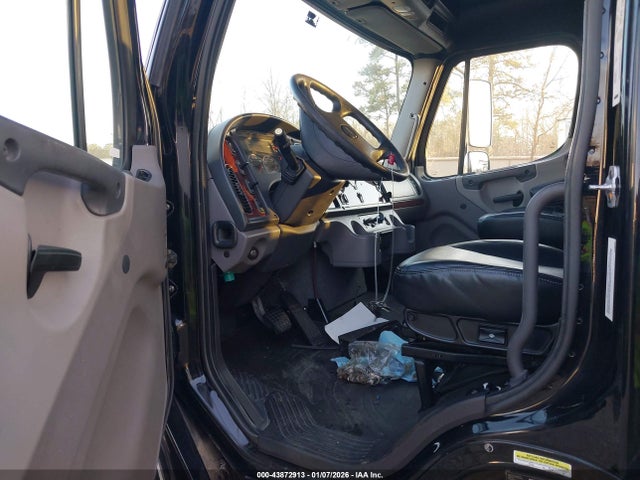 Freightliner M2 106