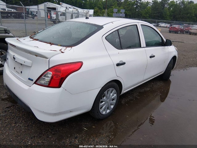 Nissan Versa 1.6 S+