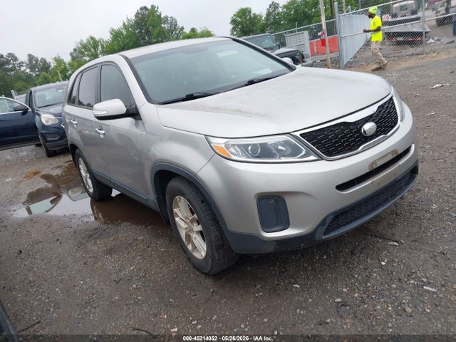 Salvage Kia Sorento Image