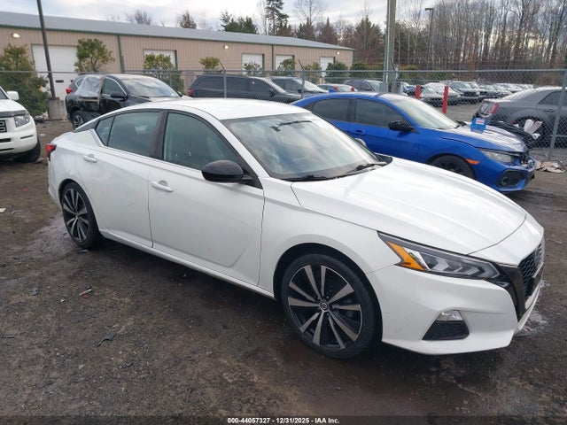 Salvage Nissan Altima Image
