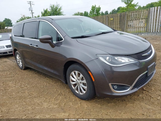 Salvage Chrysler Pacifica Image