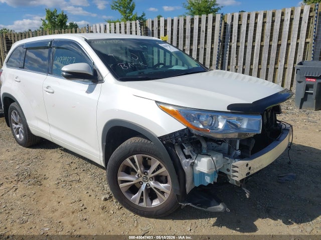 Salvage Toyota Highlander Image