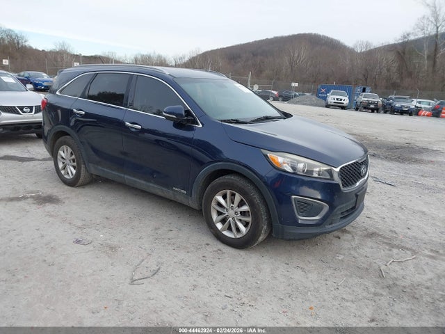 Salvage Kia Sorento Image