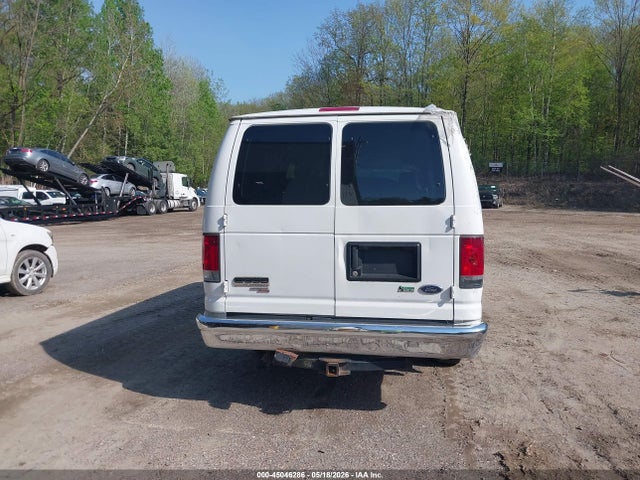 Ford E-350 Xlt
